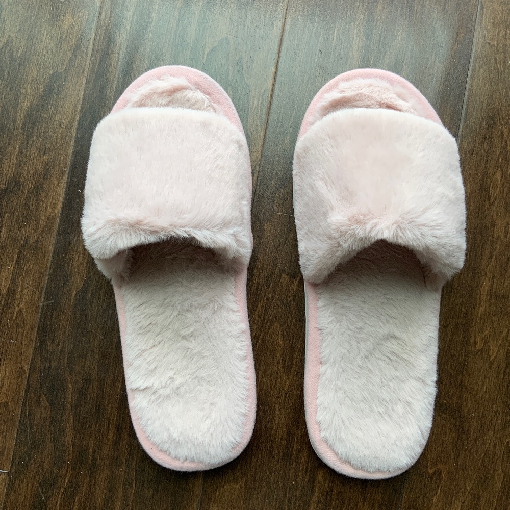 Slippers Pink Fuzzy. Size 6-8